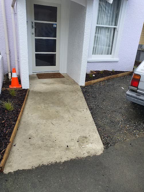 Lawn mowing and edging in Dunedin
