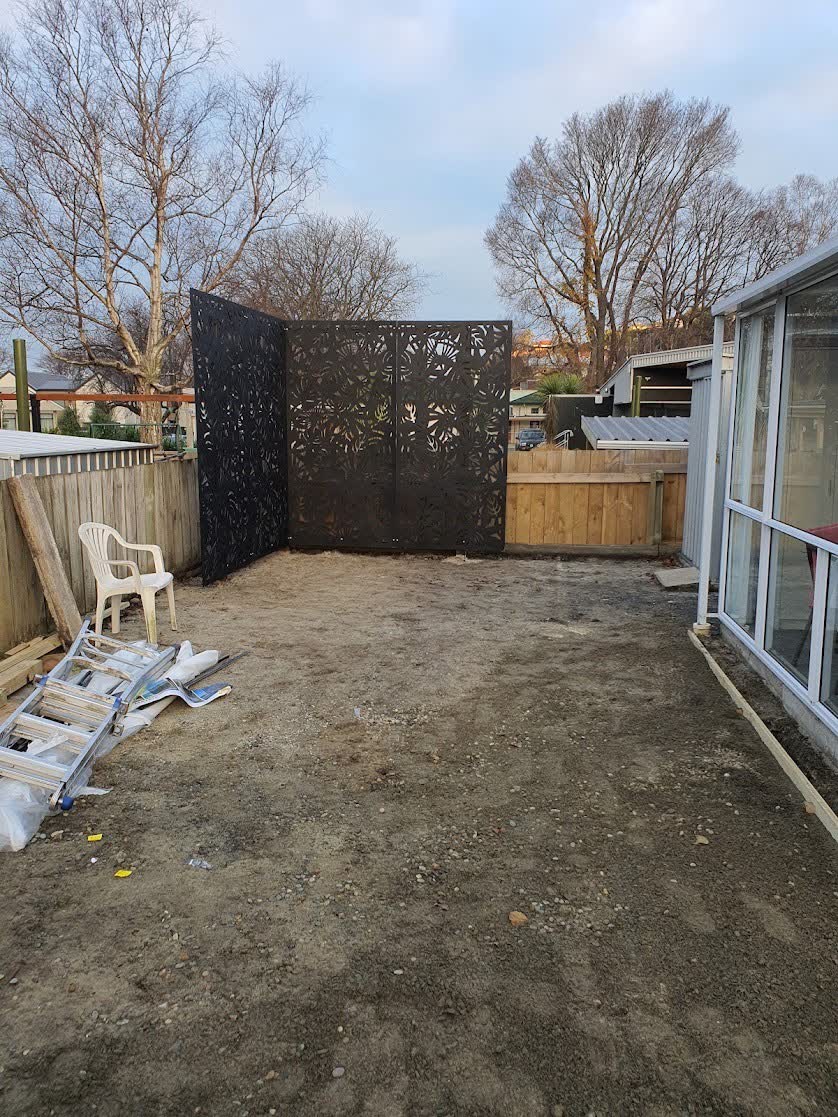 Fence and retaining wall work